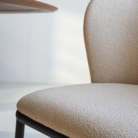 Silla de comedor Tess Dimehouse Beige L x An x Al 65x62x56 Tela Detalle fotográfico atmosférico
