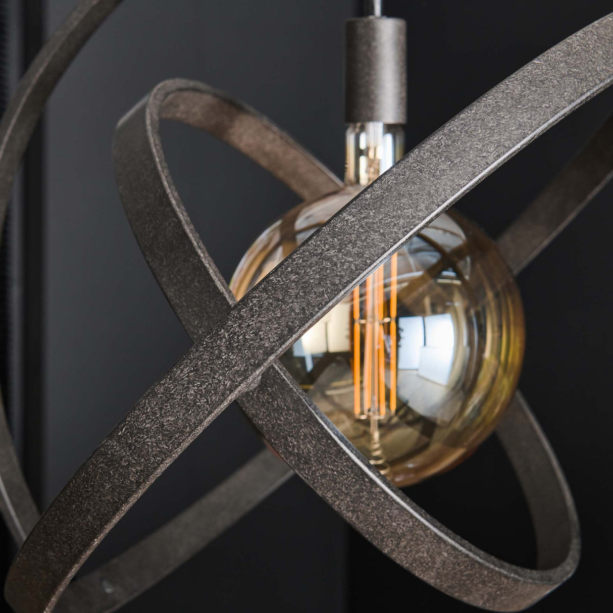 Lámpara colgante Diana DH Interior negro L x An x Al 67x67x17 Metal Detalle fotográfico atmosférico