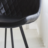 Taburete Juno Dimehouse Negro L x An x Al 86x56x56 Cuero sintético Detalle fotográfico atmosférico