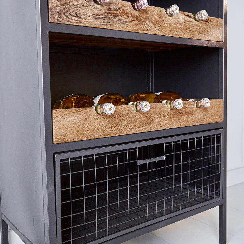 Vinoteca Nero Dimehouse Marrón LxAnxAl 183x72x42 Madera de mango Detalle de la foto atmosférica.