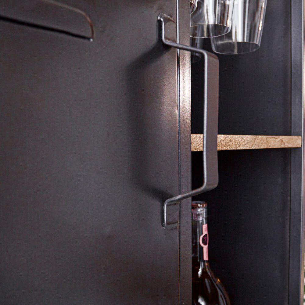 Vinoteca Nero Dimehouse Marrón LxAnxAl 183x72x42 Madera de mango Detalle de la foto atmosférica.