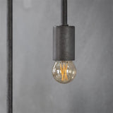 Fuente de luz Filamento LED Esfera Ø4.5 DH Interior Vidrio color ámbar LxAnxAl 8x5x5 Vidrio color ámbar Foto atmosférica vista frontal diagonal