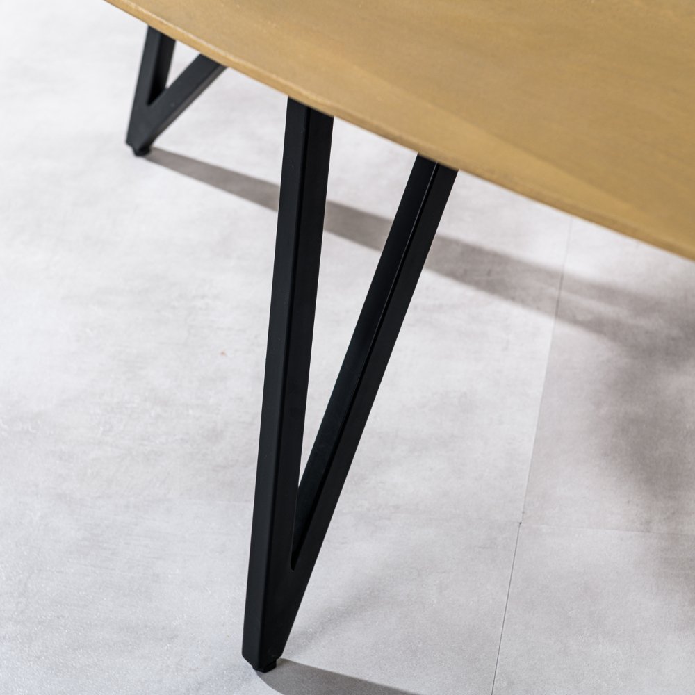 Mesa de comedor Miami DH Interior Marrón Madera de mango Detalle de la foto atmosférica.