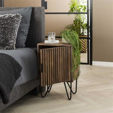 Mesita de noche Tory DH Interior Mango L x An x Al 65x45x35 Madera de mango Vista frontal diagonal de la foto atmosférica.