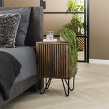 Mesita de noche Tory DH Interior Mango L x An x Al 65x45x35 Madera de mango Vista frontal diagonal de la foto atmosférica.