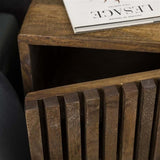 Mesita de noche Tory DH Interior Mango L x An x Al 65x45x35 Madera de mango Detalle de la foto atmosférica.