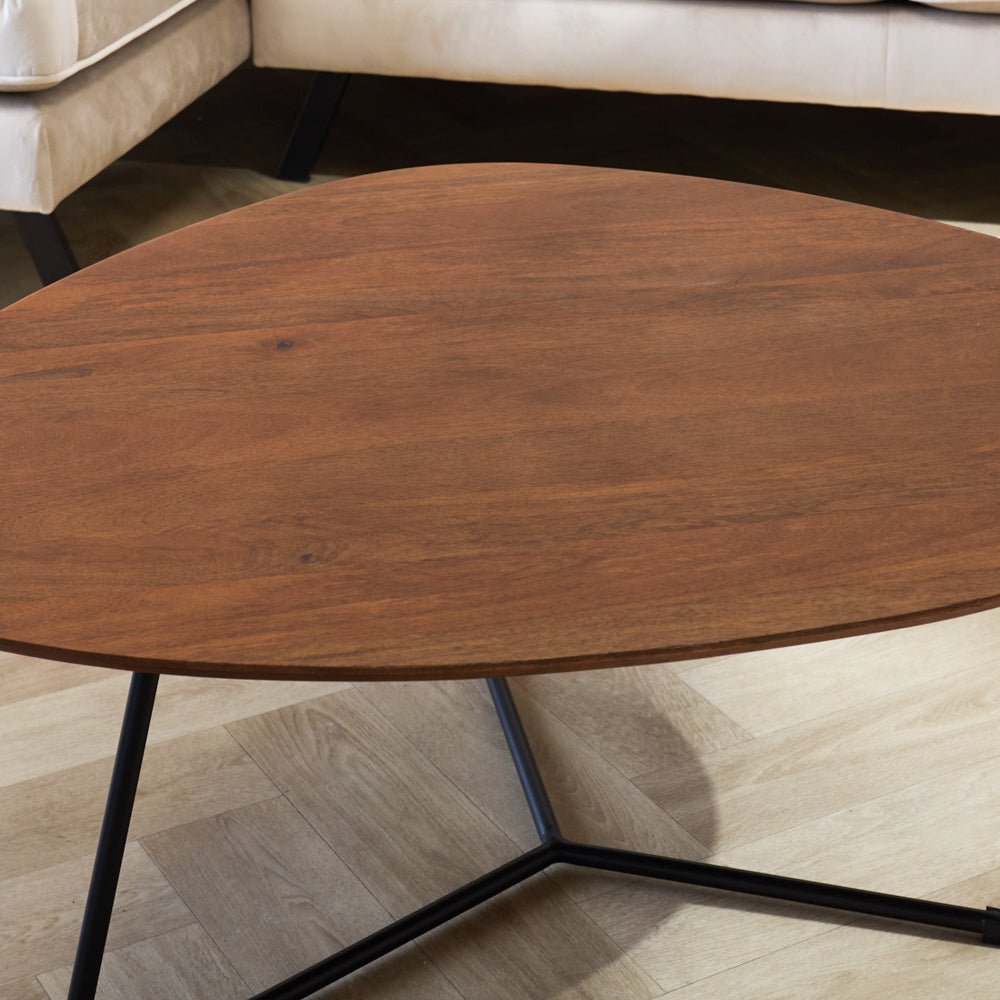 Mesa de centro Zoë Nogal Dimehouse Marrón LxAnxAl 91x82x23 Madera de mango Detalle de la foto atmosférica.