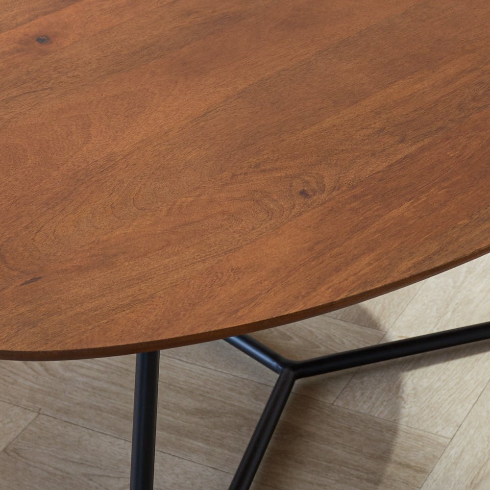 Mesa de centro Zoë Nogal Dimehouse Marrón LxAnxAl 91x82x23 Madera de mango Detalle de la foto atmosférica.