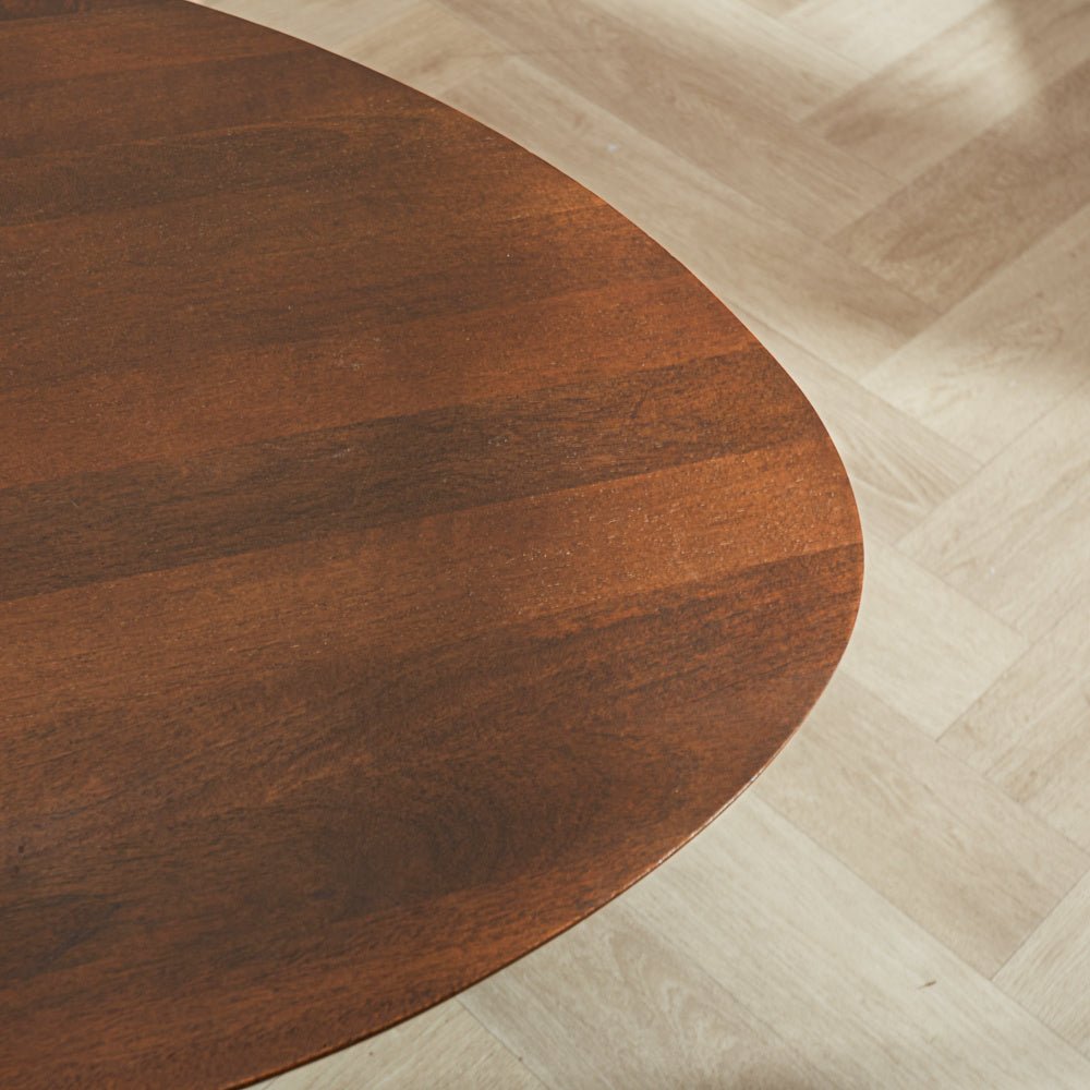 Mesa de centro Zoë Nogal Dimehouse Marrón LxAnxAl 90x81x24 Madera de mango Detalle de la foto atmosférica.