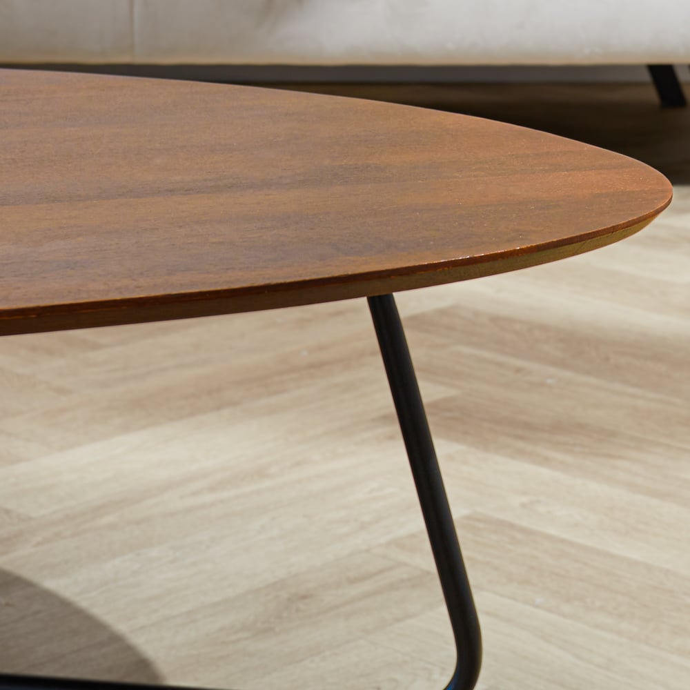 Mesa de centro Zoë Nogal Dimehouse Marrón LxAnxAl 90x81x24 Madera de mango Detalle de la foto atmosférica.