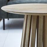 Mesa de centro Rory Roble Dimehouse Roble LxAnxAl 62x45x45 Madera de mango Detalle de la foto atmosférica.