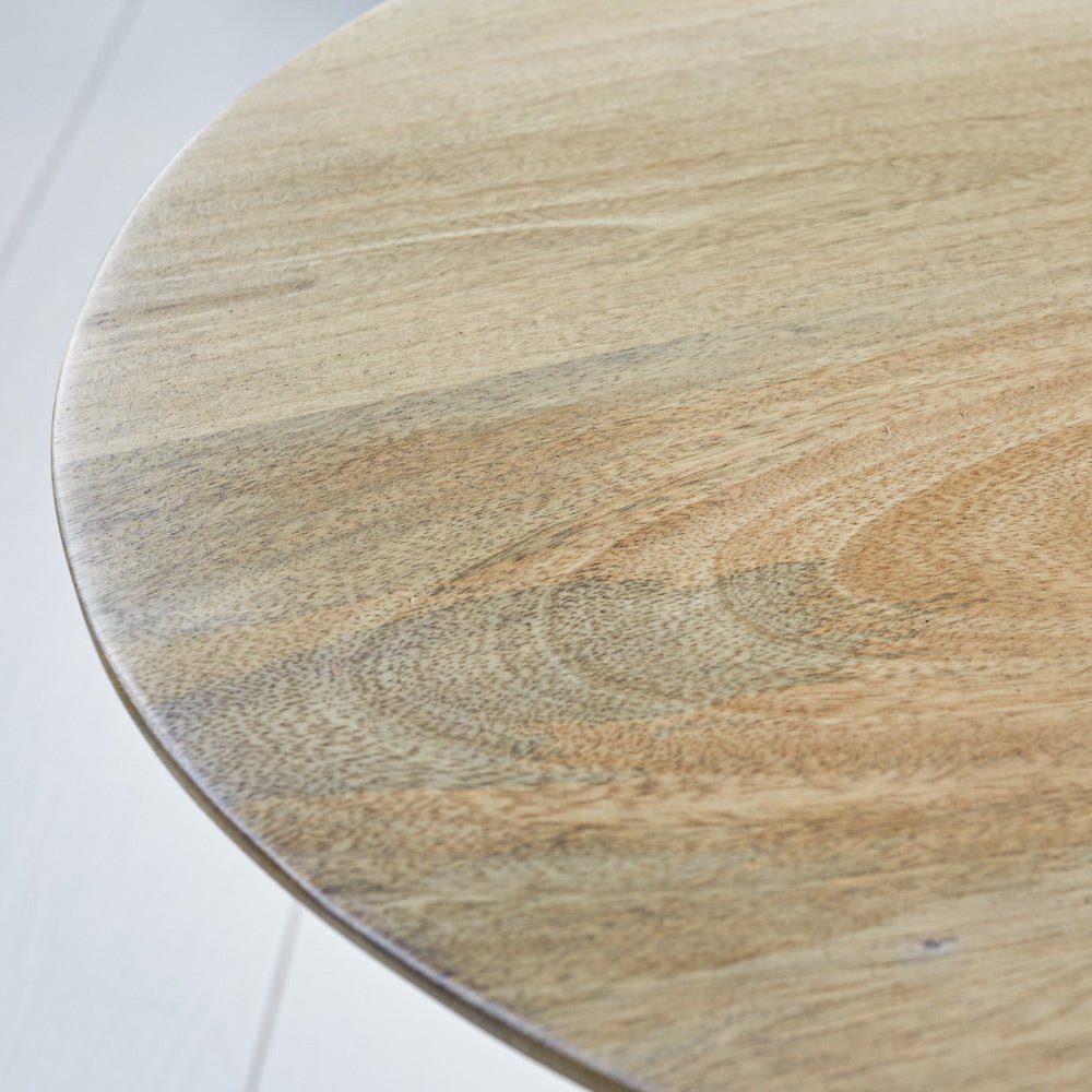 Mesa de centro Rory Roble Dimehouse Roble LxAnxAl 62x45x45 Madera de mango Detalle de la foto atmosférica.