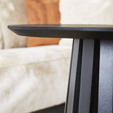 Mesa de centro Rory Negro Dimehouse Negro L x An x Al 62x45x45 Madera de acacia Detalle fotográfico atmosférico