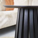 Mesa de centro Rory Negro Dimehouse Negro L x An x Al 55x55x55 Madera de acacia Detalle fotográfico atmosférico