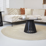 Mesa de centro Rory Negro Dimehouse Negro L x An x Al 75x75x45 Madera de acacia Vista frontal diagonal fotográfica atmosférica