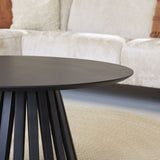 Mesa de centro Rory Negro Dimehouse Negro L x An x Al 75x75x45 Madera de acacia Detalle fotográfico atmosférico