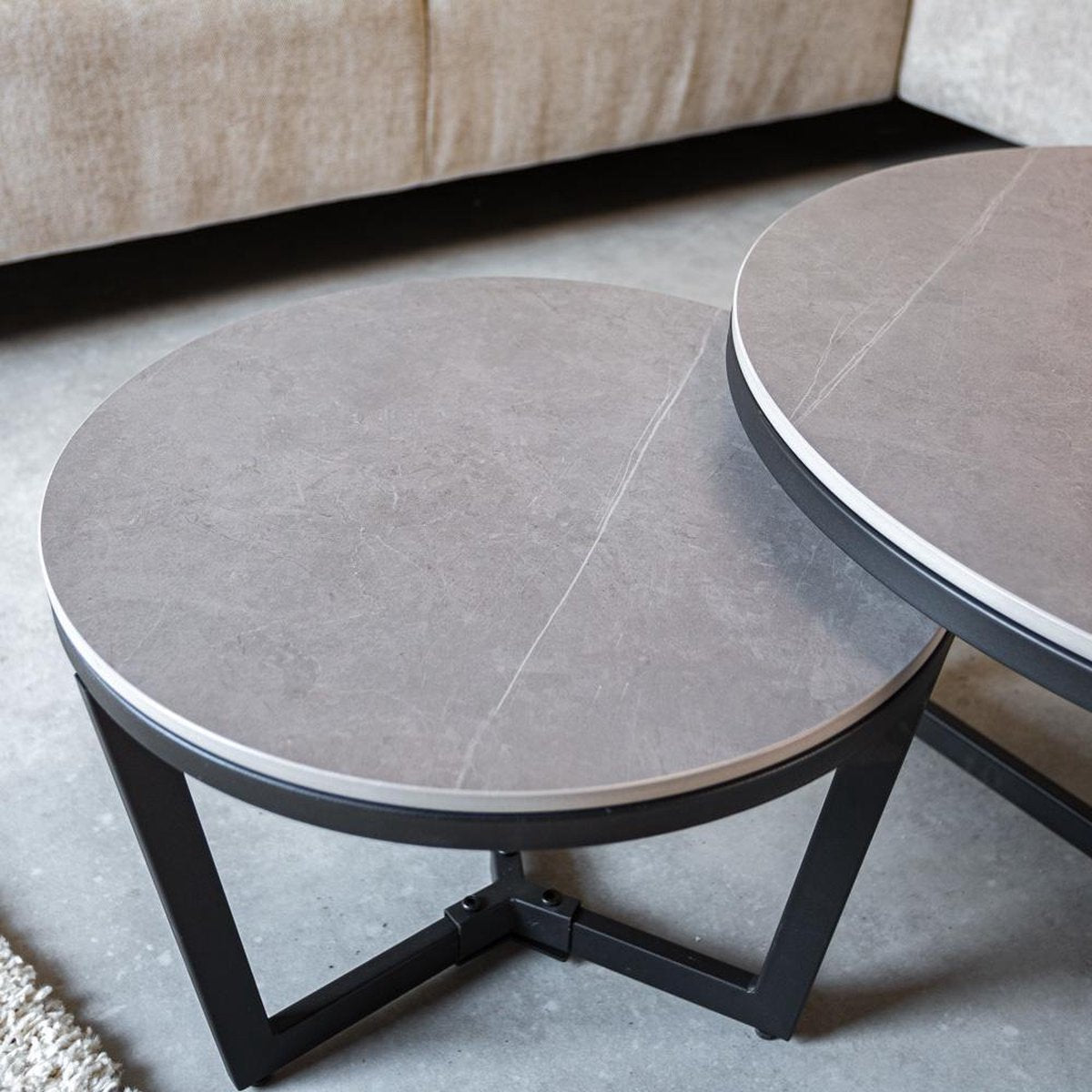 Juego de mesa de café de 2 Brady Round Marmerlook Gray