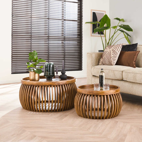 Mesa de centro Hans DH Interior Mango L x An x Al 88x88x45 Madera de mango Vista frontal diagonal de la foto atmosférica.