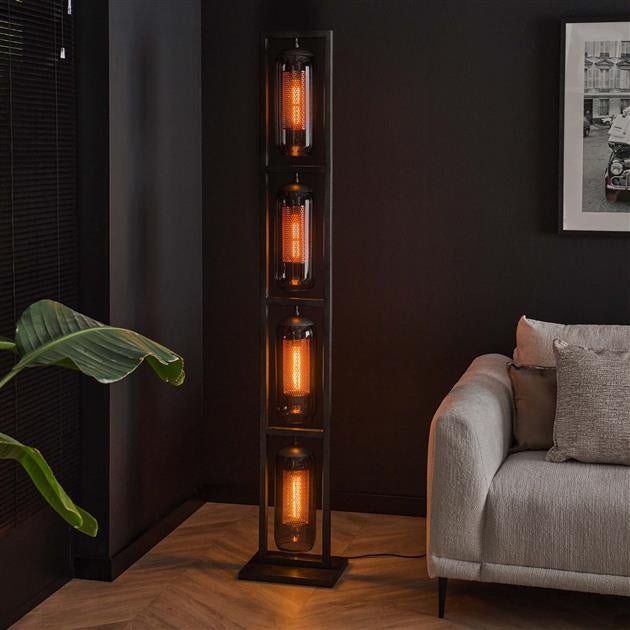 Lámpara de pie Hilda DH Interior negro L x An x Al 190x41x29 Metal Vista frontal en diagonal Foto atmosférica