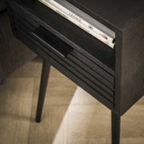 Mesita de noche Hazel DH Interior Mango L x An x Al 41x41x31 Madera de mango Detalle de la foto atmosférica.